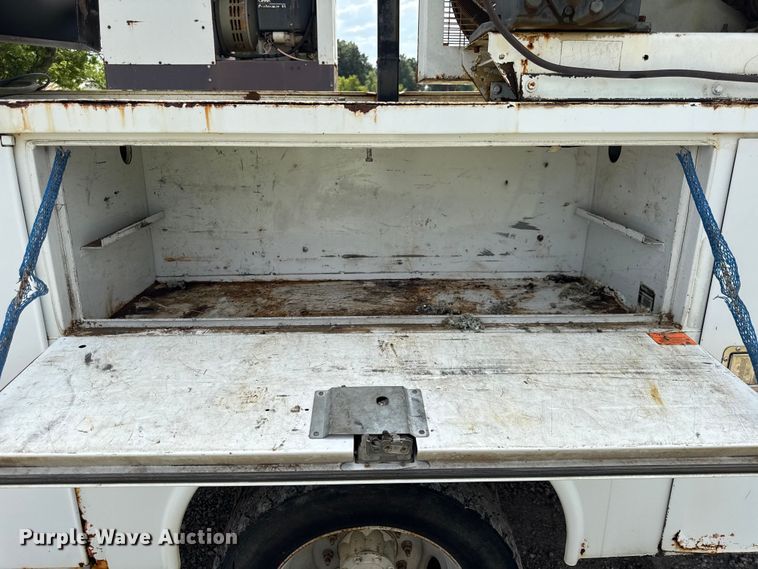 image for item EN0406 2006 Ford F550 utility / service truck
