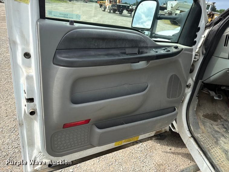 image for item EN0406 2006 Ford F550 utility / service truck