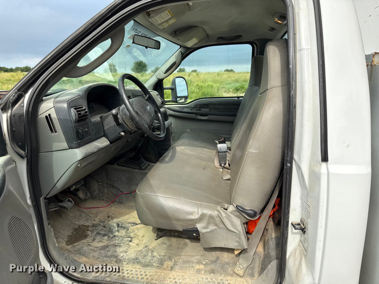 image for item EN0406 2006 Ford F550 utility / service truck