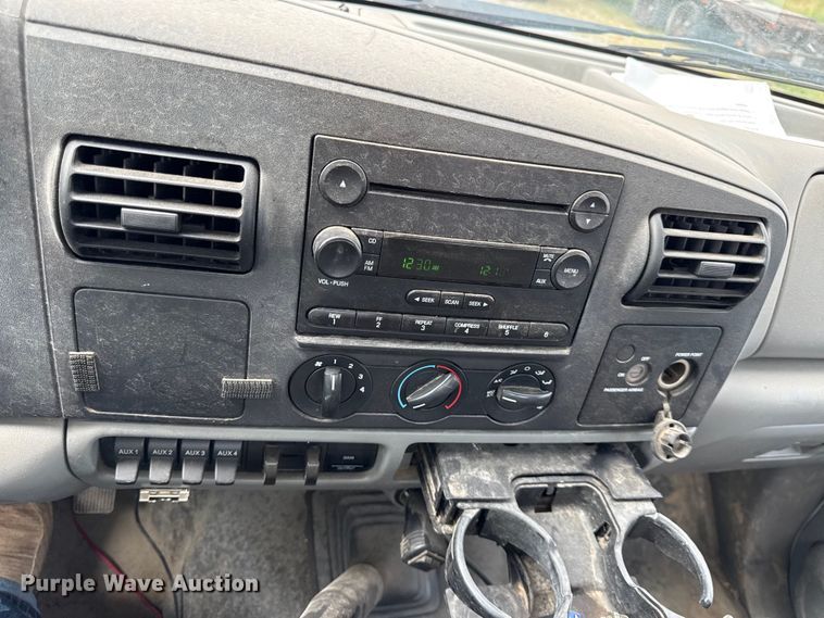 image for item EN0406 2006 Ford F550 utility / service truck