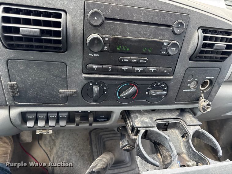 image for item EN0406 2006 Ford F550 utility / service truck