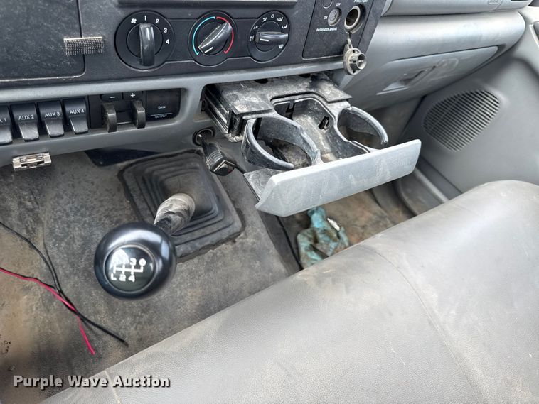 image for item EN0406 2006 Ford F550 utility / service truck