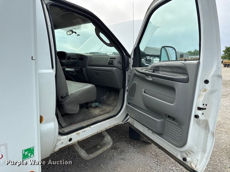 image for item EN0406 2006 Ford F550 utility / service truck