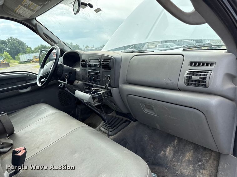 image for item EN0406 2006 Ford F550 utility / service truck
