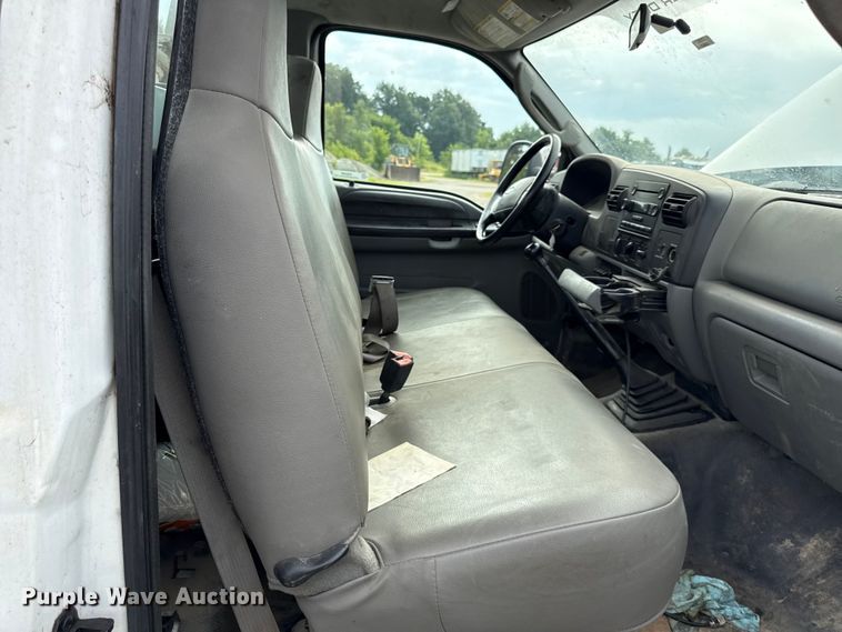 image for item EN0406 2006 Ford F550 utility / service truck