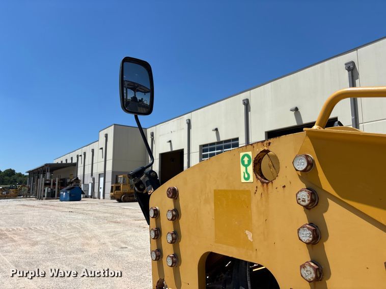 image for item EO4381 2016 Caterpillar CB68B Versa-Vibe double drum vibratory roller
