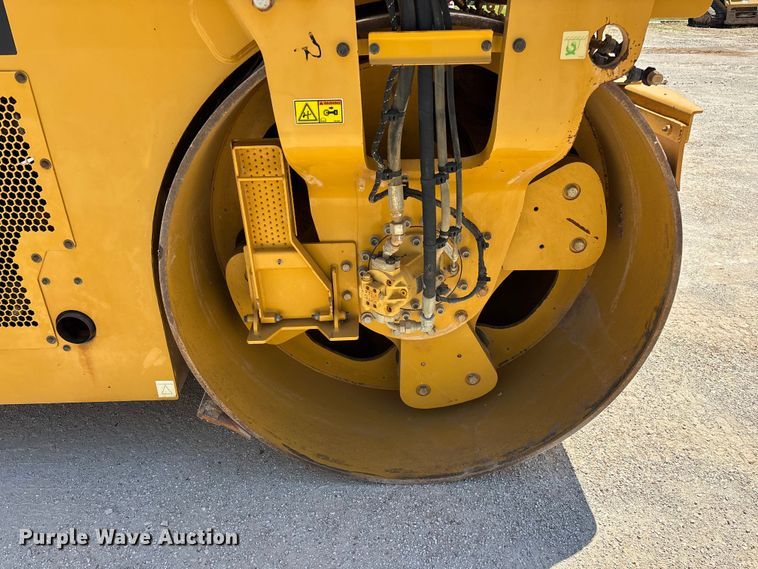 image for item EO4381 2016 Caterpillar CB68B Versa-Vibe double drum vibratory roller
