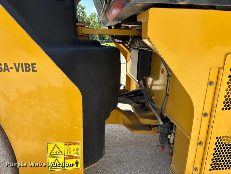 image for item EO4381 2016 Caterpillar CB68B Versa-Vibe double drum vibratory roller