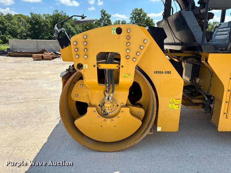 image for item EO4381 2016 Caterpillar CB68B Versa-Vibe double drum vibratory roller