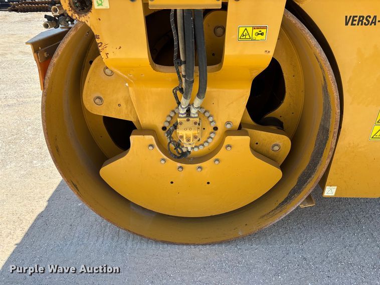 image for item EO4381 2016 Caterpillar CB68B Versa-Vibe double drum vibratory roller