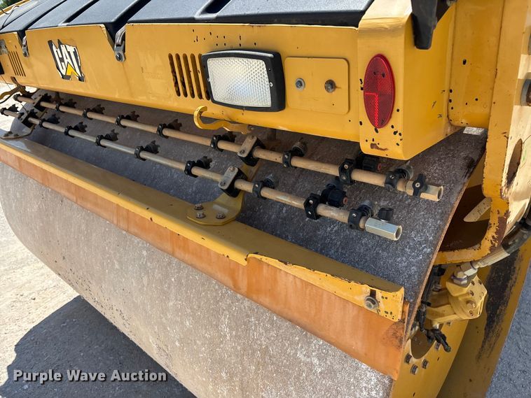 image for item EO4381 2016 Caterpillar CB68B Versa-Vibe double drum vibratory roller