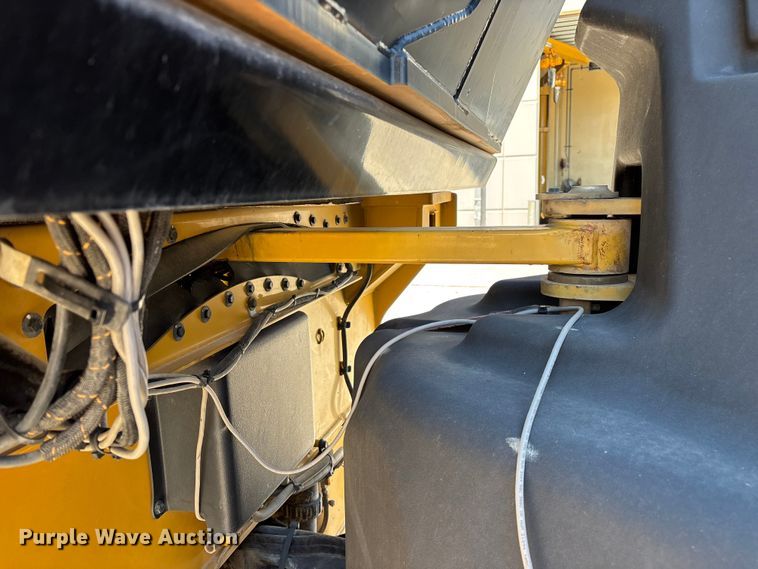 image for item EO4381 2016 Caterpillar CB68B Versa-Vibe double drum vibratory roller
