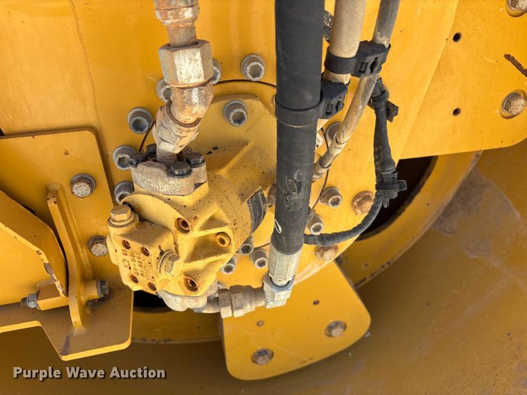 image for item EO4381 2016 Caterpillar CB68B Versa-Vibe double drum vibratory roller