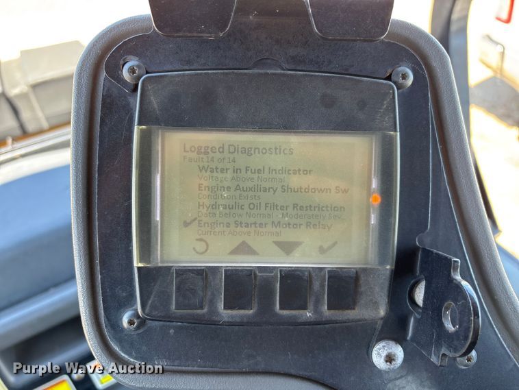 image for item EO4381 2016 Caterpillar CB68B Versa-Vibe double drum vibratory roller