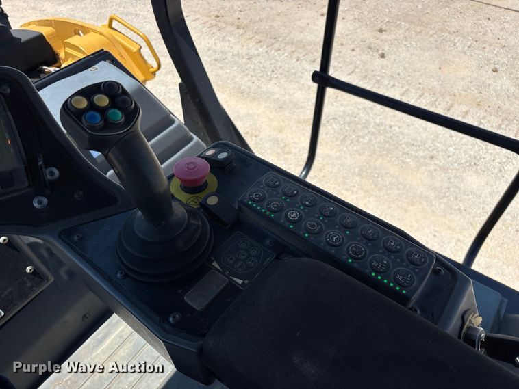 image for item EO4381 2016 Caterpillar CB68B Versa-Vibe double drum vibratory roller