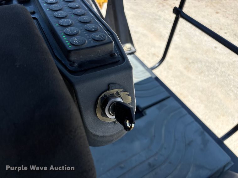 image for item EO4381 2016 Caterpillar CB68B Versa-Vibe double drum vibratory roller