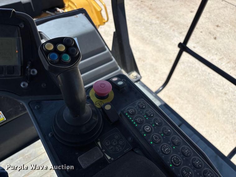 image for item EO4381 2016 Caterpillar CB68B Versa-Vibe double drum vibratory roller