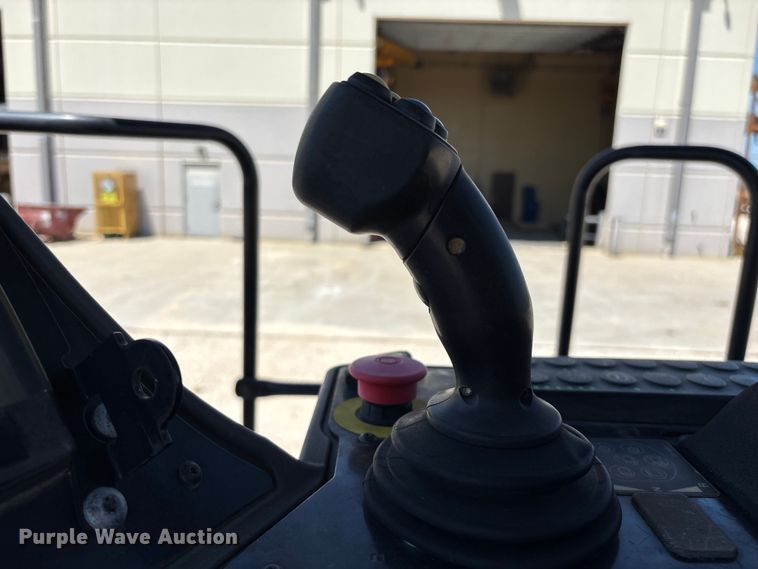 image for item EO4381 2016 Caterpillar CB68B Versa-Vibe double drum vibratory roller