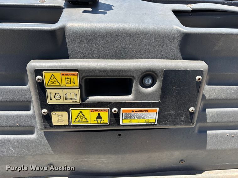 image for item EO4381 2016 Caterpillar CB68B Versa-Vibe double drum vibratory roller