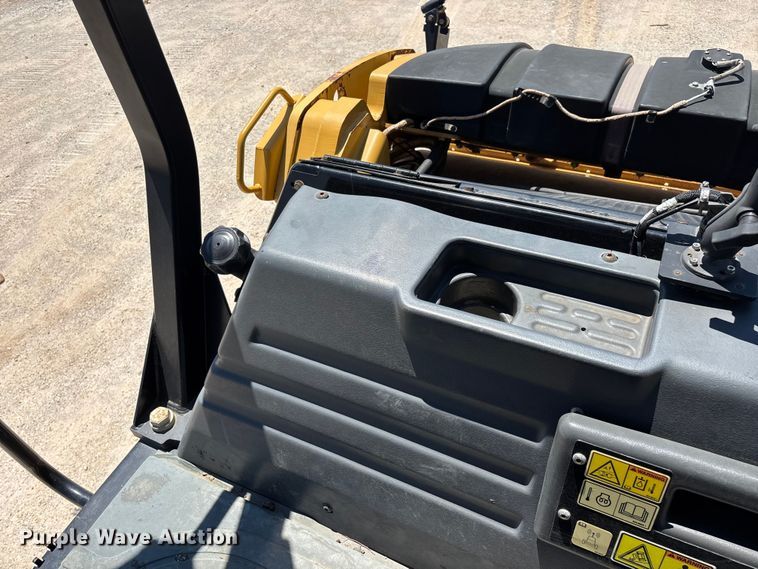 image for item EO4381 2016 Caterpillar CB68B Versa-Vibe double drum vibratory roller