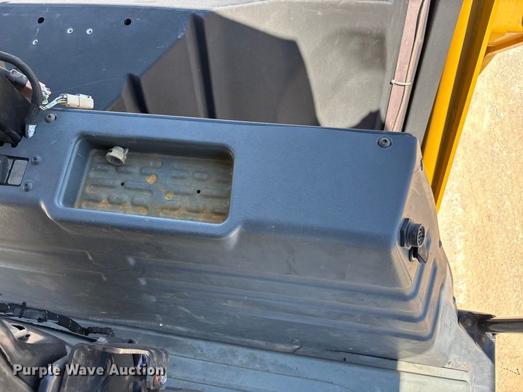 image for item EO4381 2016 Caterpillar CB68B Versa-Vibe double drum vibratory roller