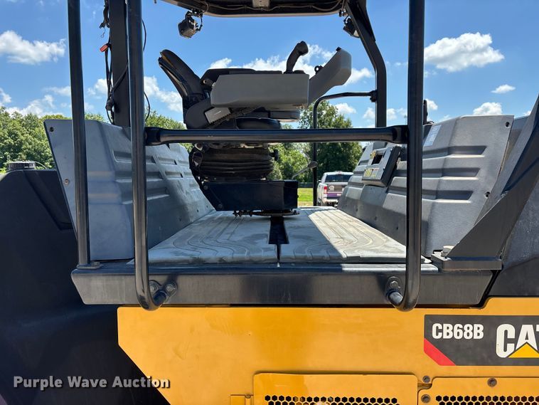 image for item EO4381 2016 Caterpillar CB68B Versa-Vibe double drum vibratory roller