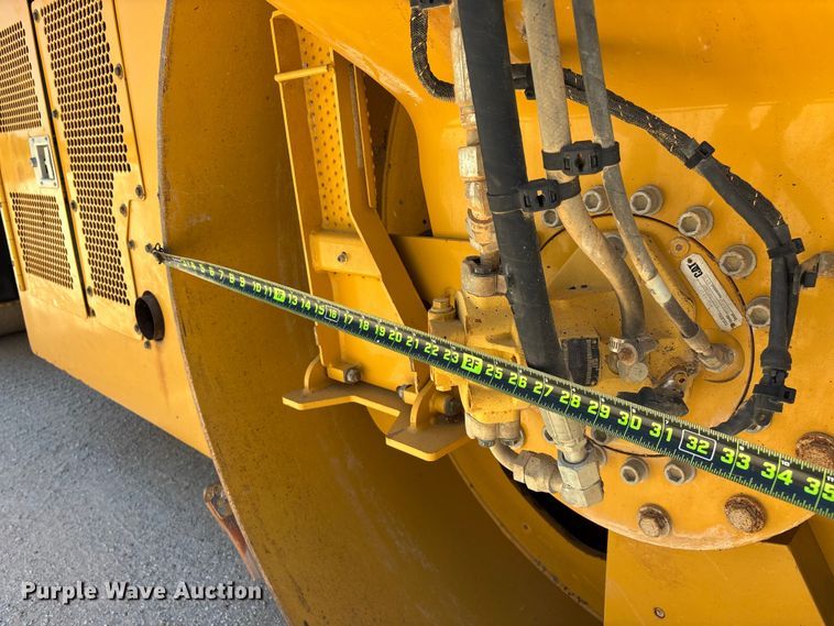 image for item EO4381 2016 Caterpillar CB68B Versa-Vibe double drum vibratory roller