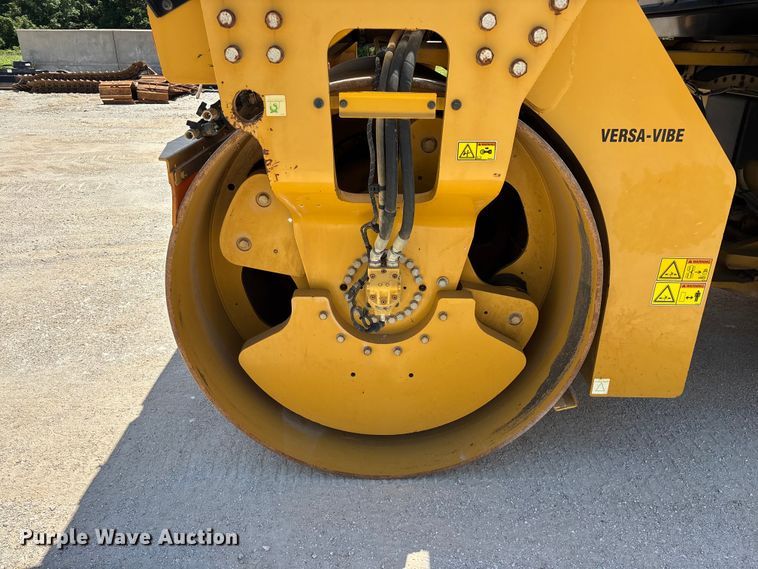 image for item EO4381 2016 Caterpillar CB68B Versa-Vibe double drum vibratory roller