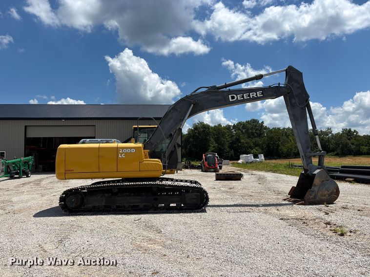 image for item EO4391 2008 John Deere 200D LC excavator