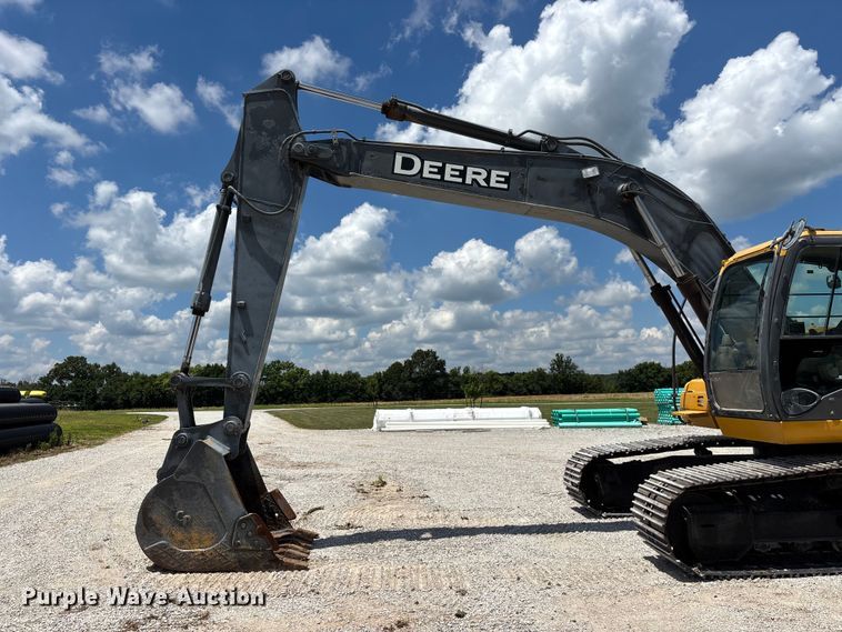image for item EO4391 2008 John Deere 200D LC excavator