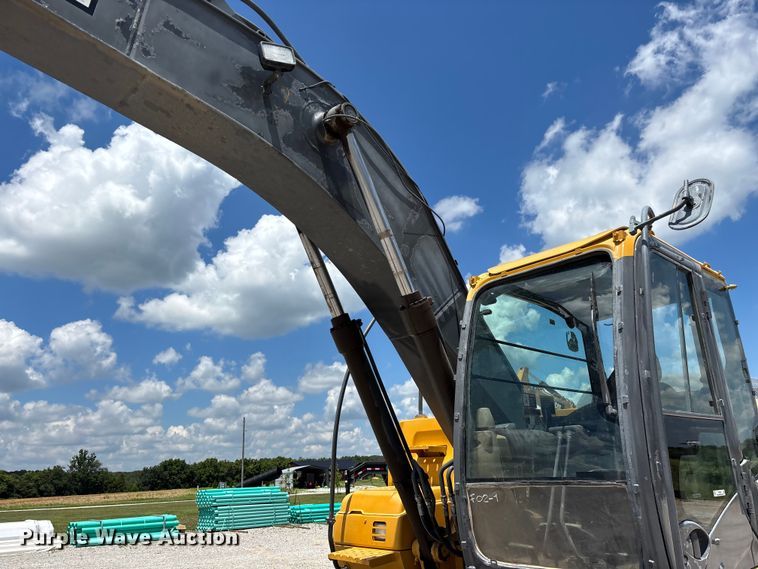 image for item EO4391 2008 John Deere 200D LC excavator