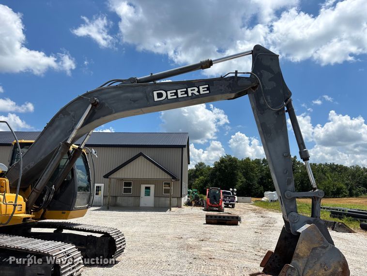 image for item EO4391 2008 John Deere 200D LC excavator