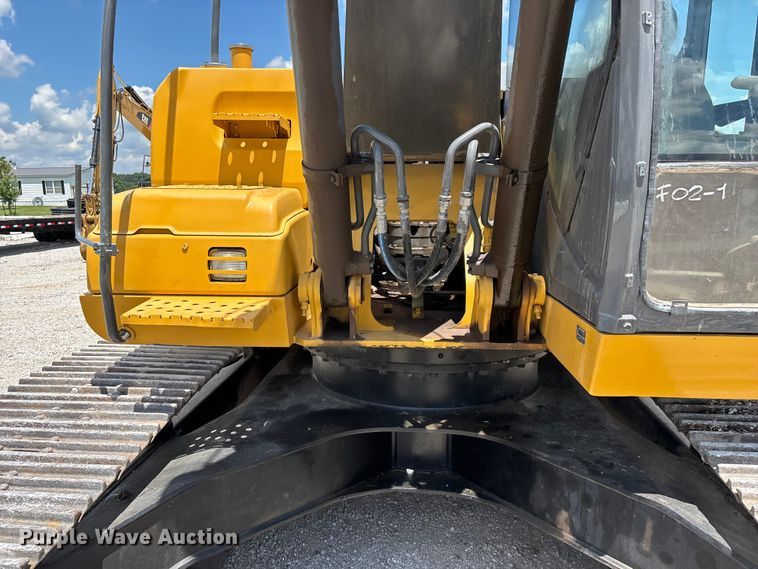 image for item EO4391 2008 John Deere 200D LC excavator