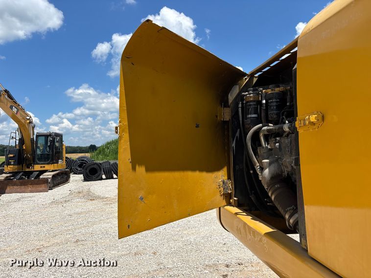 image for item EO4391 2008 John Deere 200D LC excavator
