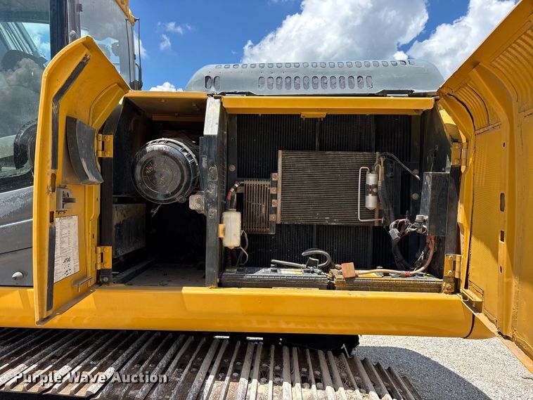 image for item EO4391 2008 John Deere 200D LC excavator