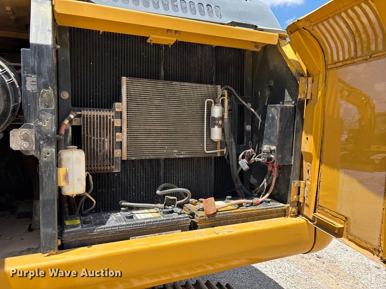image for item EO4391 2008 John Deere 200D LC excavator