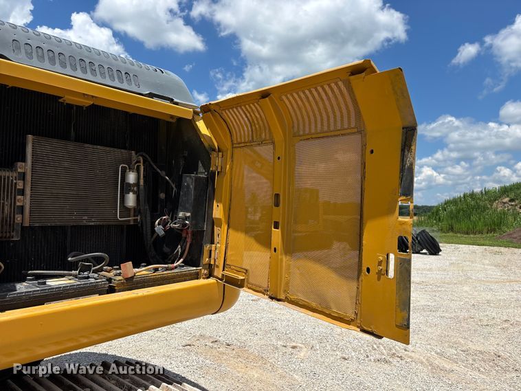 image for item EO4391 2008 John Deere 200D LC excavator