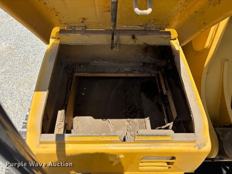 image for item EO4391 2008 John Deere 200D LC excavator