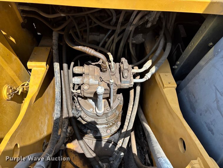 image for item EO4391 2008 John Deere 200D LC excavator