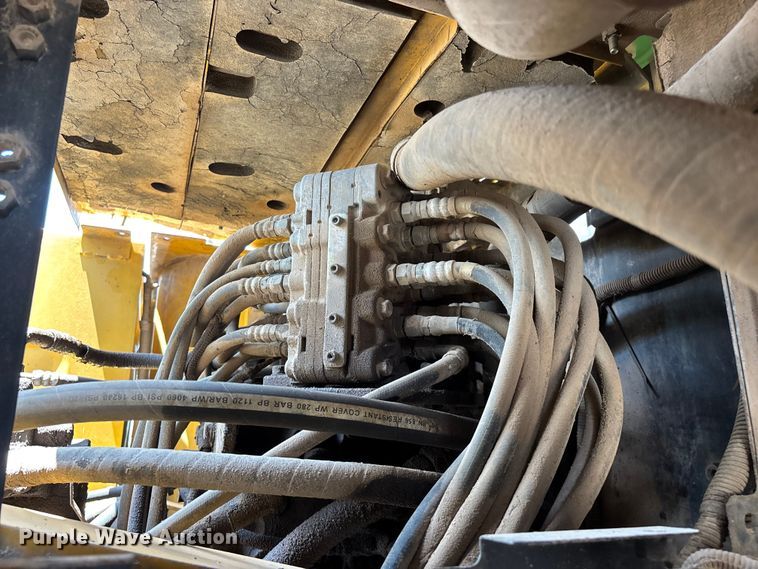 image for item EO4391 2008 John Deere 200D LC excavator