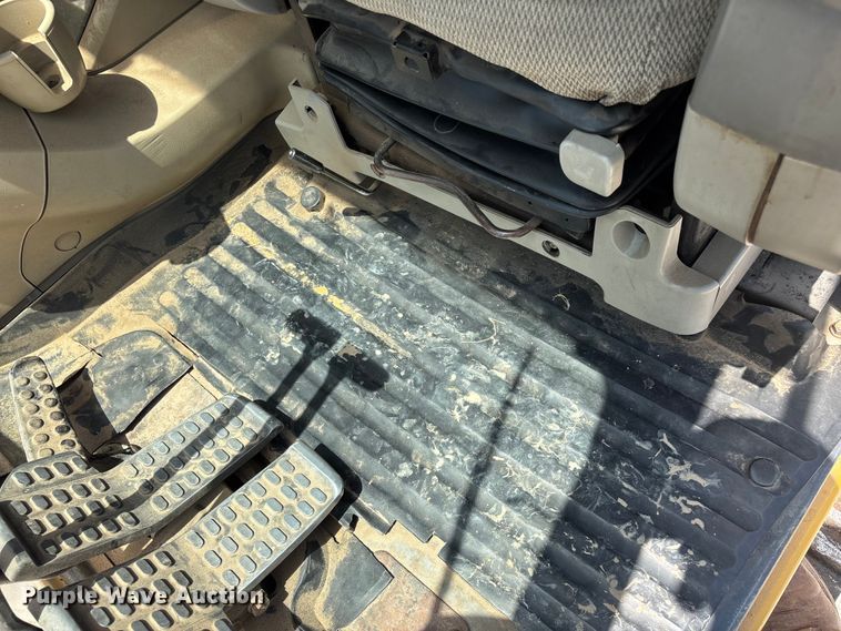 image for item EO4391 2008 John Deere 200D LC excavator