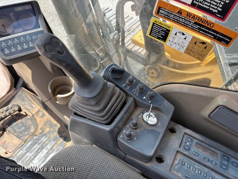 image for item EO4391 2008 John Deere 200D LC excavator