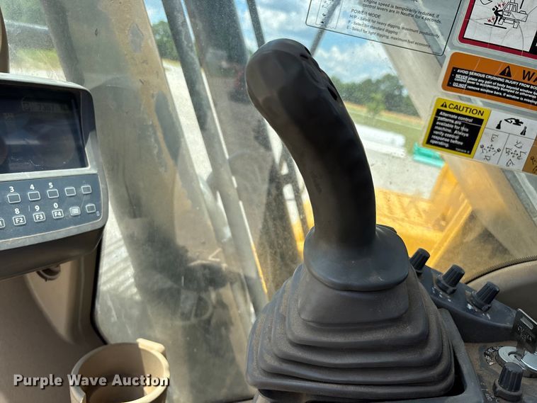 image for item EO4391 2008 John Deere 200D LC excavator