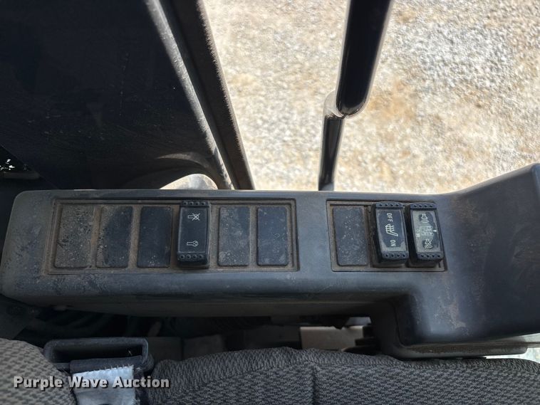 image for item EO4391 2008 John Deere 200D LC excavator