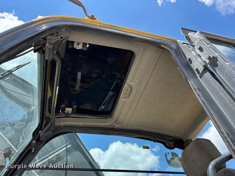 image for item EO4391 2008 John Deere 200D LC excavator