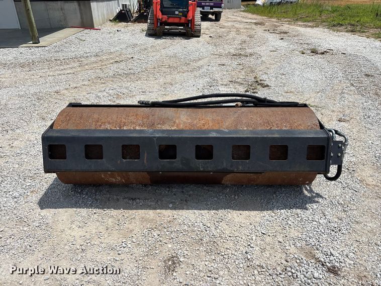 image for item EO4392 Skid steer vibratory roller