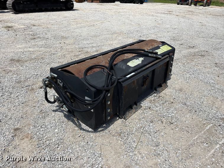image for item EO4392 Skid steer vibratory roller
