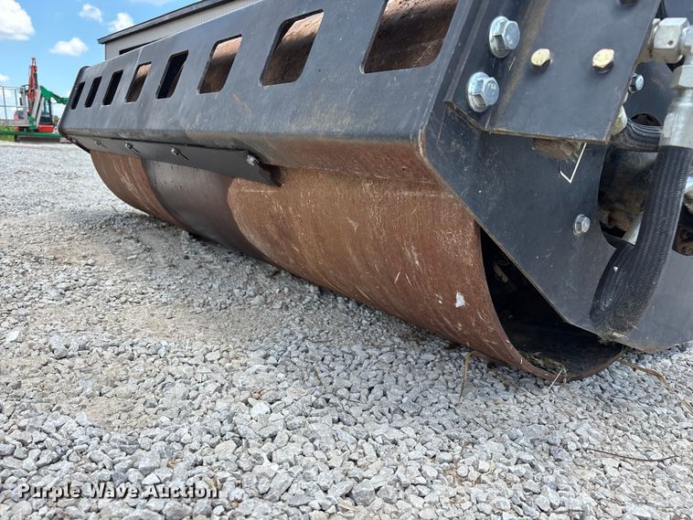 image for item EO4392 Skid steer vibratory roller
