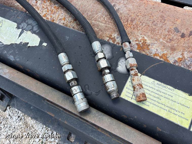 image for item EO4392 Skid steer vibratory roller