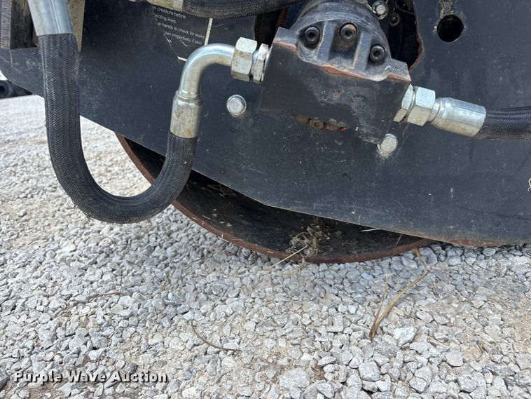 image for item EO4392 Skid steer vibratory roller